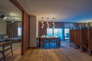 thumbnail: Dining room