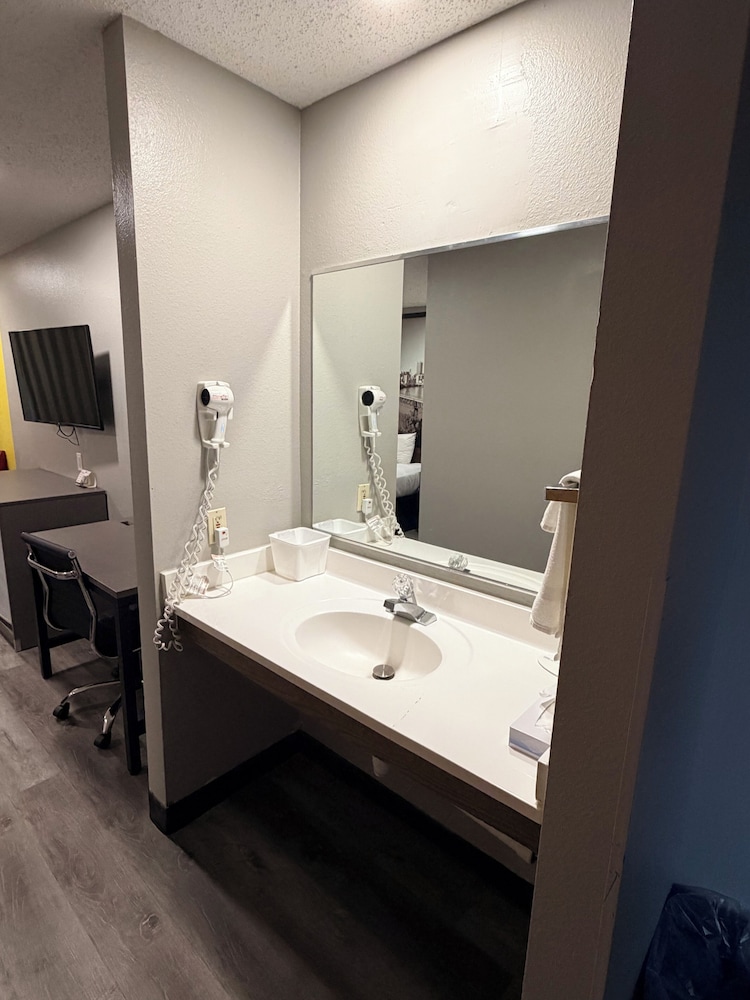 Bathroom sink