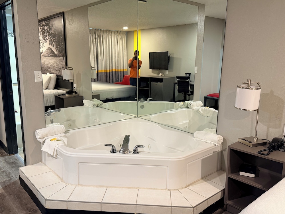 Private spa tub