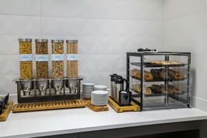 thumbnail: Bar (on property)
