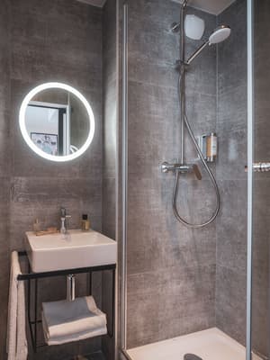 thumbnail: Bathroom shower
