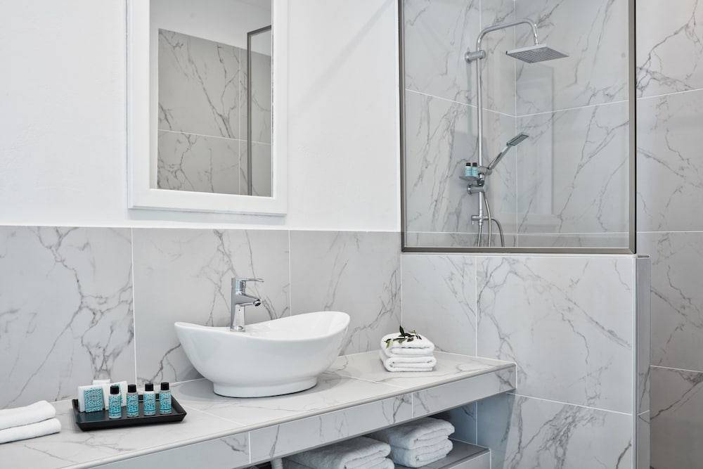 Bathroom sink