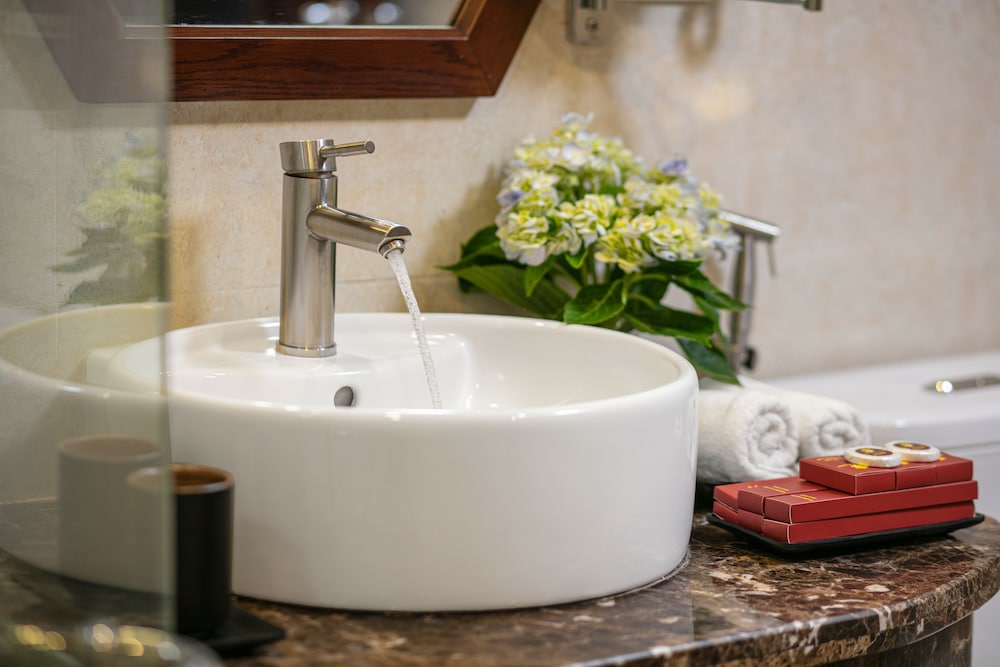 Bathroom sink