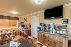 thumbnail: Breakfast area
