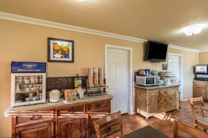 thumbnail: Breakfast area