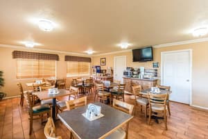 thumbnail: Breakfast area