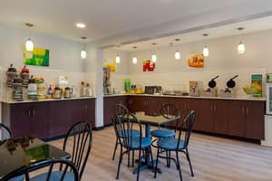 thumbnail: Breakfast area