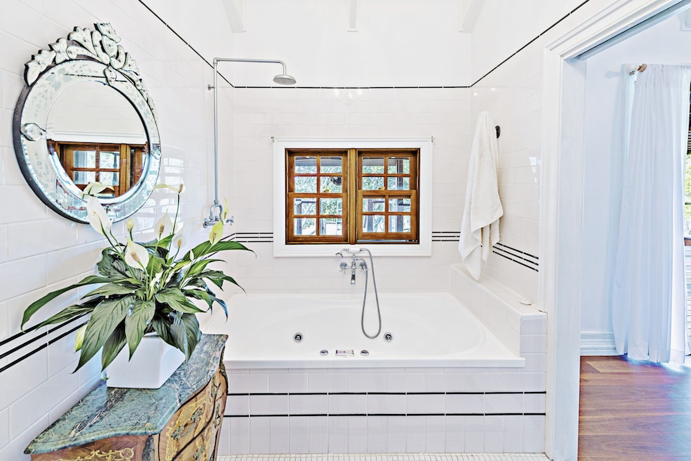 Private spa tub