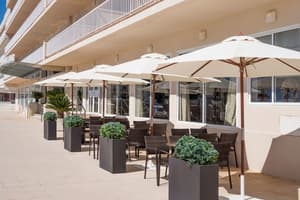 thumbnail: Outdoor dining