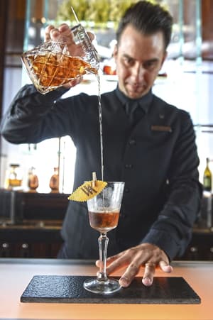 thumbnail: Bar (on property)