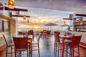 thumbnail: Poolside bar