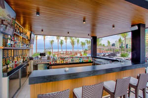 thumbnail: Bar (on property)