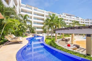 thumbnail: Outdoor pool
