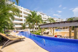 thumbnail: Outdoor pool