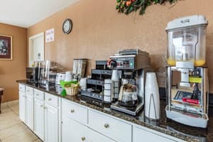 thumbnail: Breakfast area