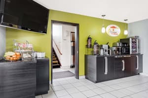 thumbnail: Breakfast area