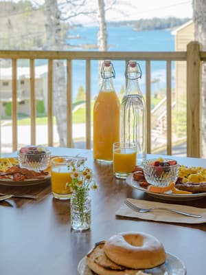 thumbnail: Breakfast area