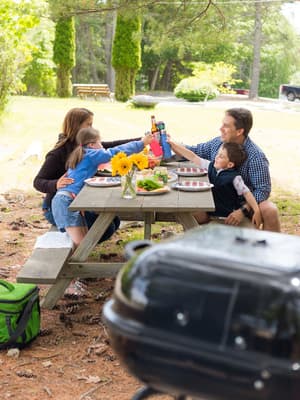 thumbnail: Family dining