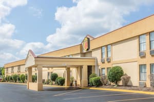 Super 8 by Wyndham Knoxville Downtown Area