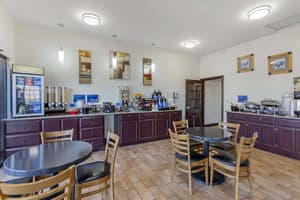 thumbnail: Breakfast area