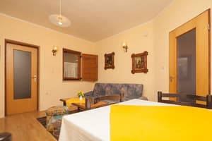 thumbnail: In-room dining