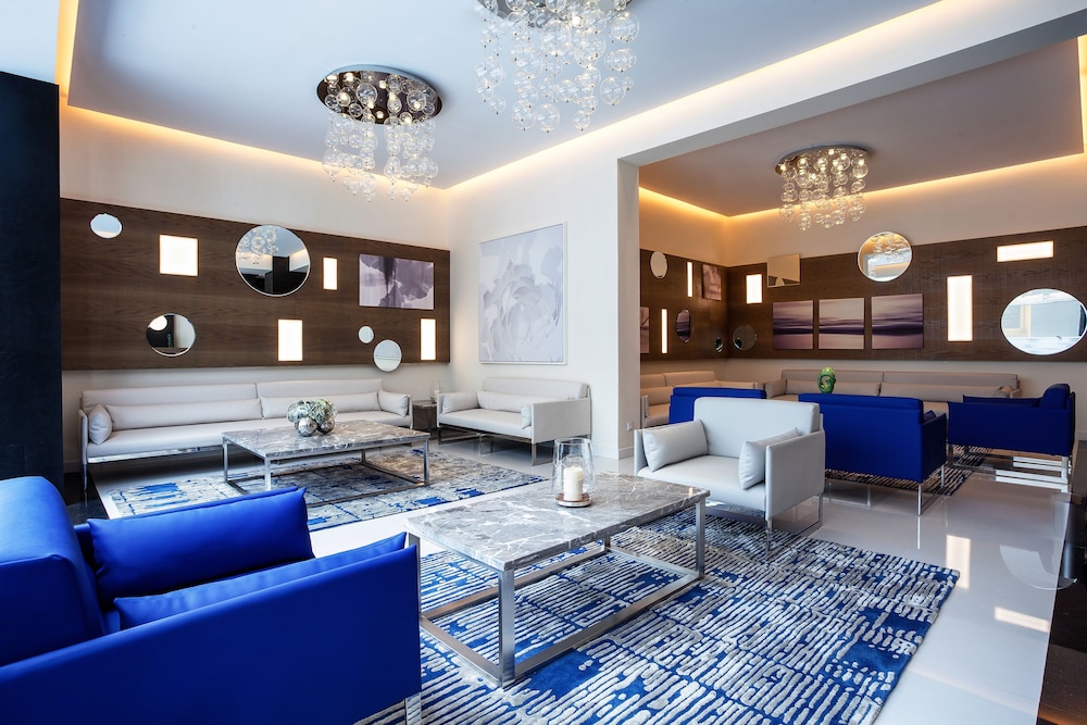 Lobby lounge