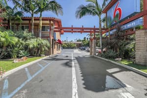 thumbnail: Front of property