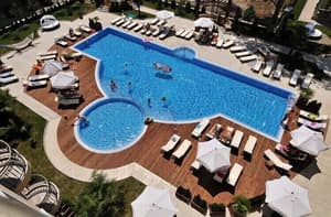 thumbnail: Front of property
