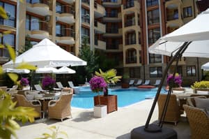 thumbnail: Bar (on property)