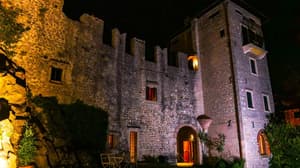 thumbnail: Exterior