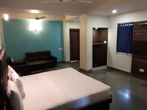 thumbnail: Interior entrance