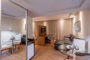 thumbnail: In-room dining