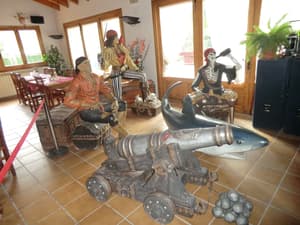 thumbnail: Interior detail