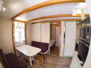 thumbnail: In-room dining