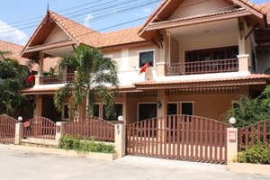 thumbnail: Front of property