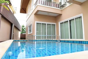 thumbnail: Outdoor pool
