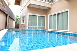 thumbnail: Outdoor pool