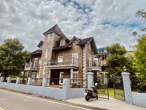 thumbnail: Exterior