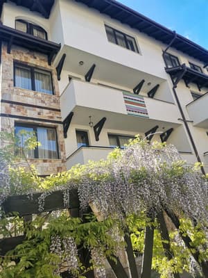 thumbnail: Front of property