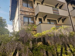 thumbnail: Front of property