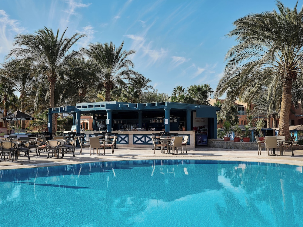 Poolside bar