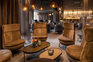 thumbnail: Bar (on property)