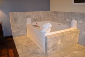 thumbnail: Jetted tub