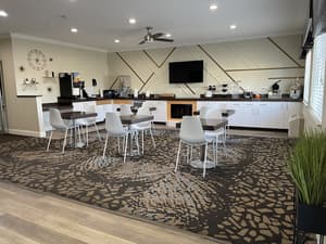 thumbnail: Breakfast area