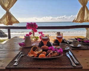 thumbnail: Outdoor dining