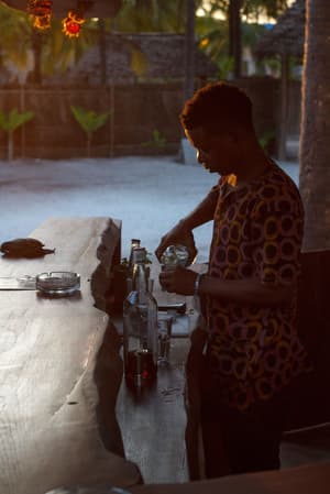 thumbnail: Bar (on property)