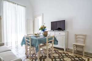 thumbnail: In-room dining