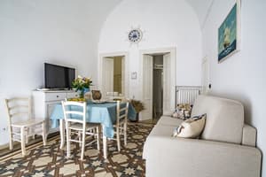 thumbnail: In-room dining