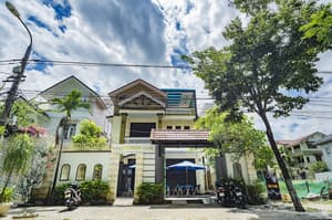 thumbnail: Front of property