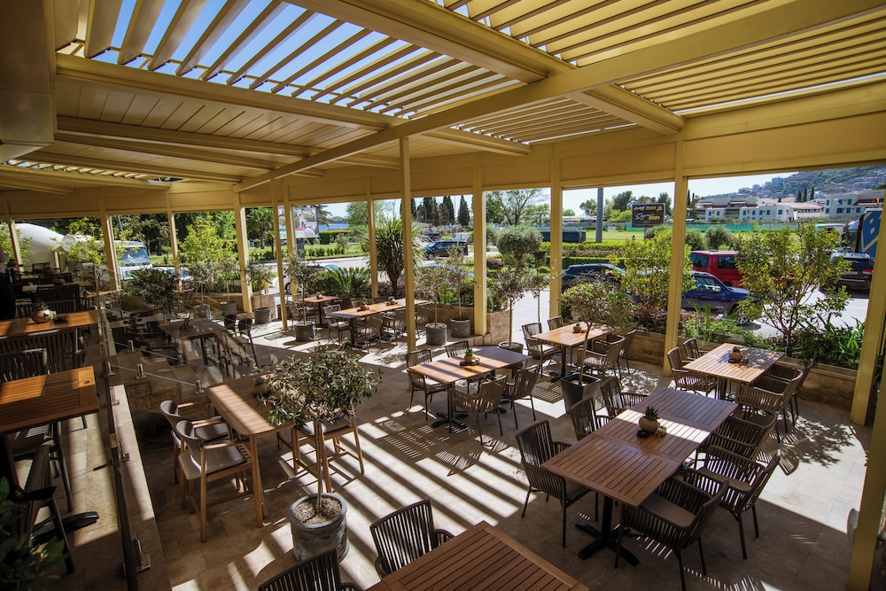 Restaurant-cafeteria